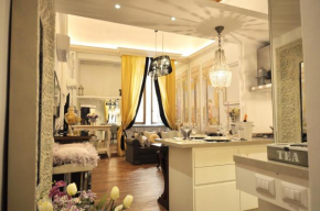 Luxury Navona apartments by Flatinrome